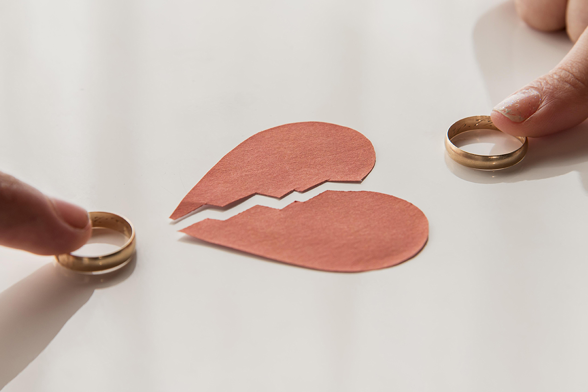 Assegno divorzile e onere della prova: cosa cambia dopo la sentenza della Cassazione n. 1999/2026