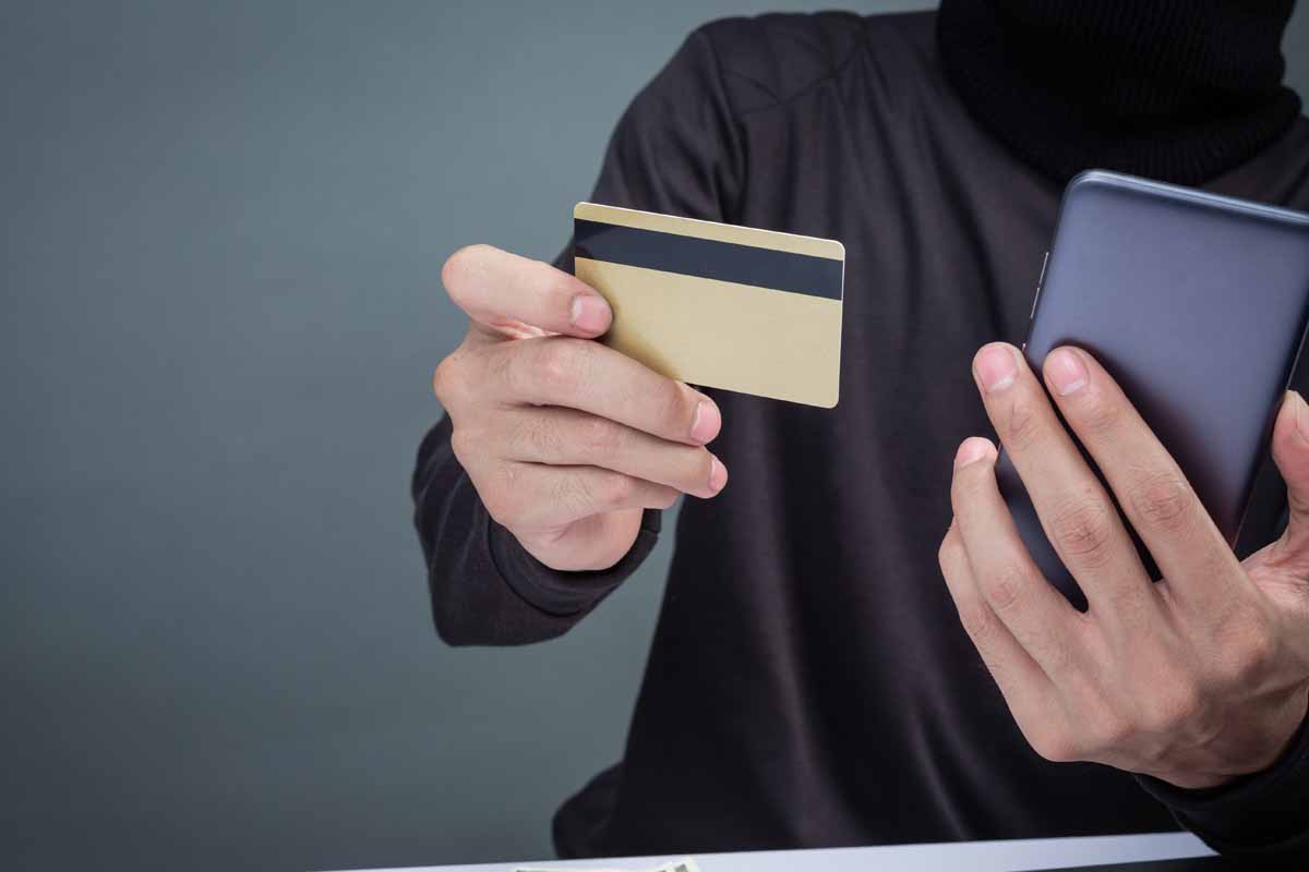 Investigazioni su furti e appropriazione indebita di beni o denaro